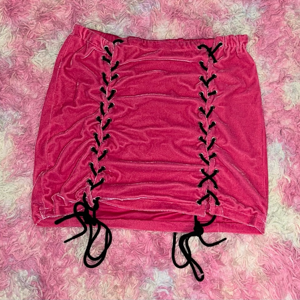 Póster Girl Hot Pink Lace-Up Mini Skirt